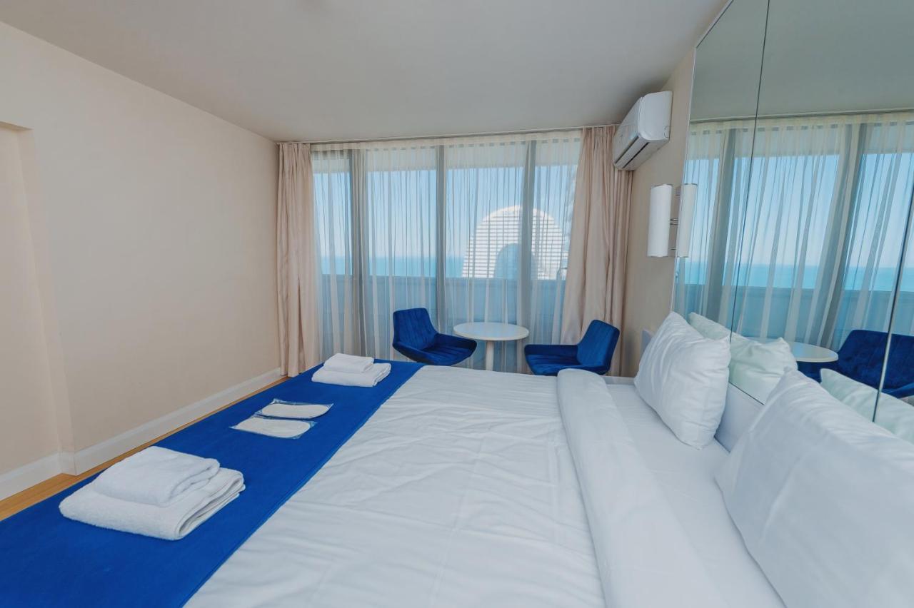 Panorama Aparthotel Orbi City Batumi Exterior foto